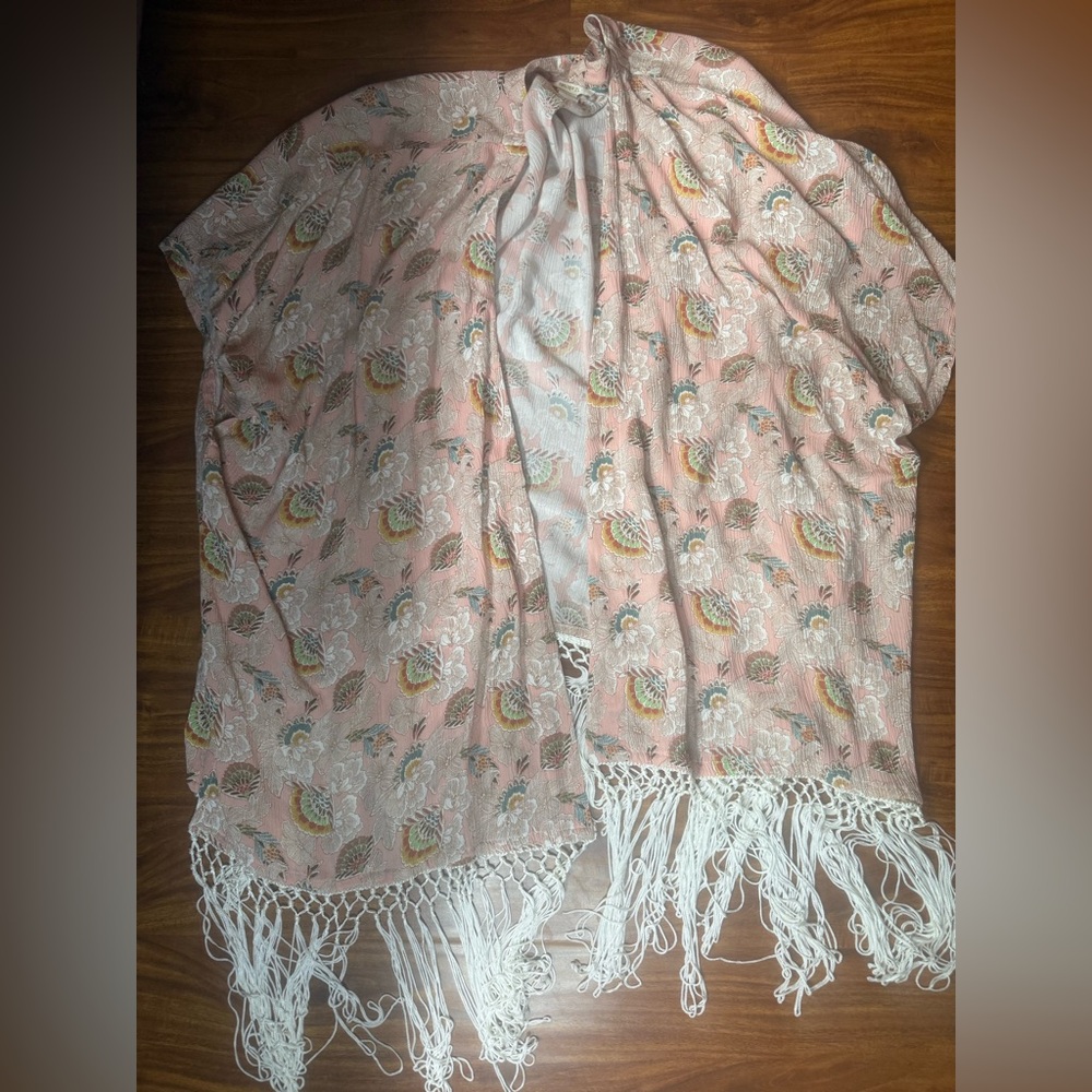 Floral Pink and White Fringe Duster